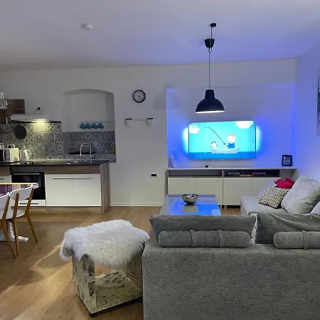 Pretty Little Thing Called Teranino Pola